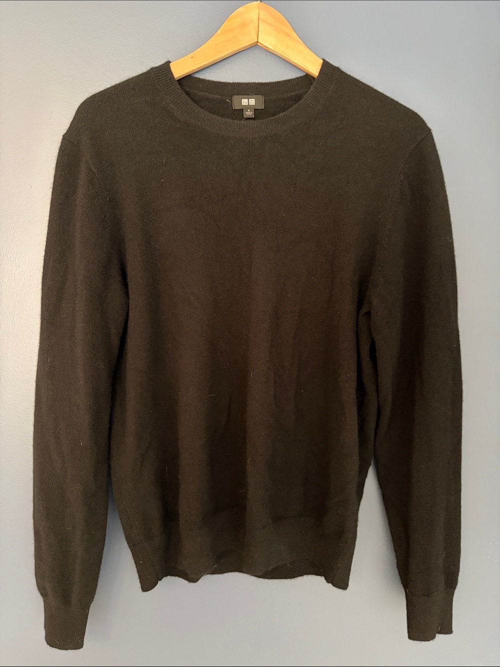 Uniqlo Men’s Black Cashmere Crewneck Knit Sweater